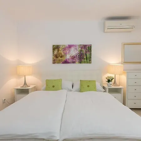 Boro Guest house 4*